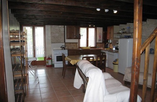 Gibourne Cottage | Cottage (sleep 5+cot) on Child-friendly Complex with shared pool and play areas