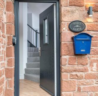 Hayton House | Cottage - Sleeps 3 hot tub & pet friendly