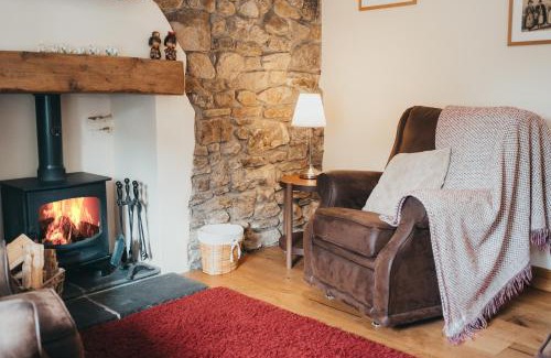 Brondini House | Cottage - Sleeps 4 - Garden - Parking