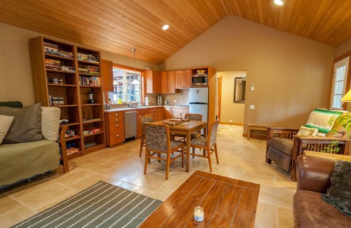 Cle Elum House | Cottage & Treehouse on 20 acre Yakima Riverfront property