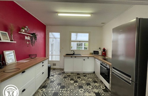 Talmont-Saint-Hilaire Cottage | Cottage with games and terrace in La Guittière