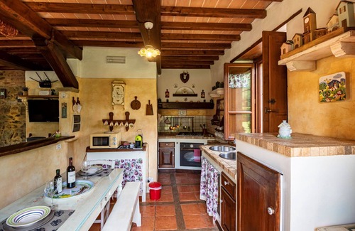 Polvano Villa | Cottage with private pool and Jacuzzi corner, ideal atmosphere for romantic couples and honeymooners