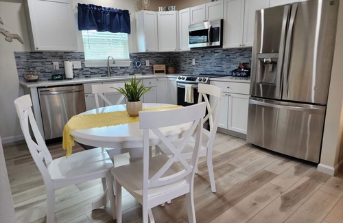 Navarre Cottage | Cottage with awesome outdoor living area 5 minutes to Navarre Beach!