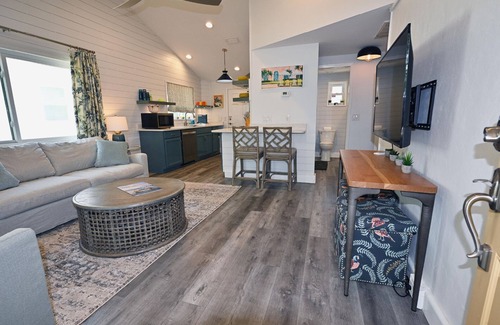 Navarre Cottage | Cottage with Beach Access