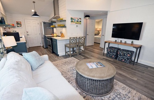 Navarre Cottage | Cottage with Beach Access