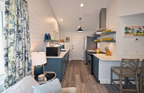 Navarre Cottage | Cottage with Beach Access