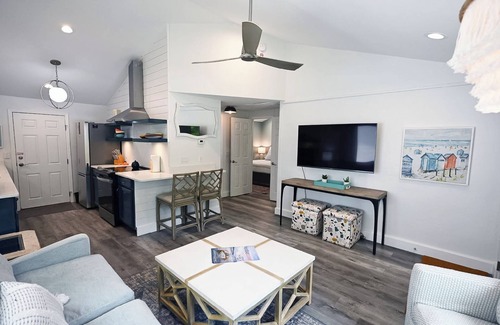 Navarre Cottage | Cottage with Beach Access, Sunset Views!