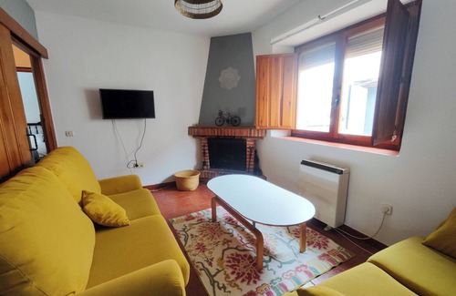 Orejana Cottage | Cottage with garden, fireplace and barbecue. Located in an area with unique charm.