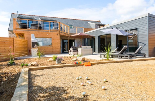 Plozevet House | Cottage with private indoor heated swimming pool, 70 m²