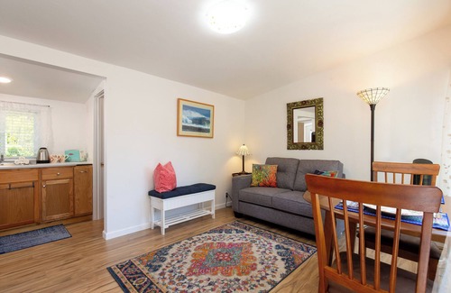 Arcata House | Cottagecore charm beside the redwoods—steps to trails, minutes to beaches and downtown Arcata.