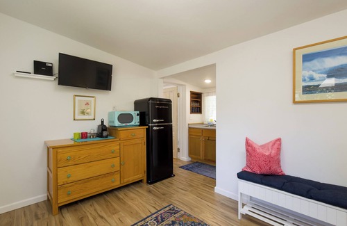 Arcata House | Cottagecore charm beside the redwoods—steps to trails, minutes to beaches and downtown Arcata.