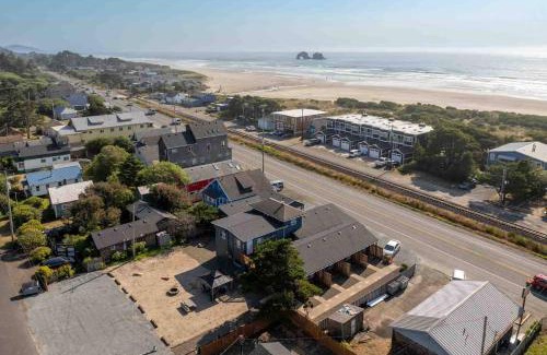 Rockaway Beach House | Cottages at Rockaway Beach Suite #2
