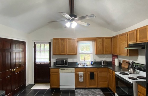 Starkville House | Cotton District | Historic | King Bed