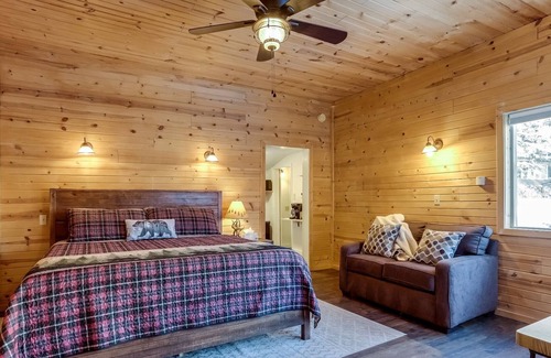 Lyons Cabin | Cottonwood Cabin-*HOT TUB* RMNP*Winter Getaway