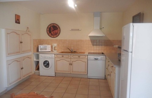 Saint-Germain-de-Varreville Cottage | Country house near beach, pets allowed, WiFi