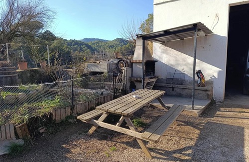 Sant Salvador de Guardiola Apartment | Country House 'Set Rengs 2' with Lake View, Shared Pool and Wi-Fi