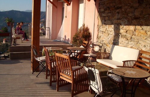 Torria House | Country house with sun terrace overlooking the hills and breathtaking Alps