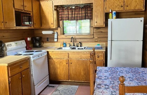 Lansing Cabin | Country Cabin within minutes of the New River Gorge National Park & Preserve.