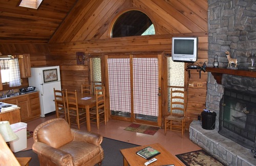 Lansing Cabin | Country Cabin within minutes of the New River Gorge National Park & Preserve.