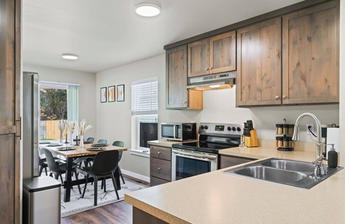 Heppner House | Country Charm with a modern touch, 3 bd/2 bath