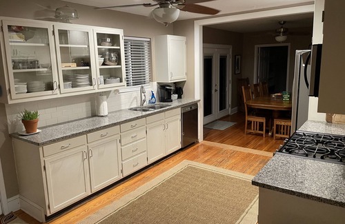 Summerville House | Country Club Hills House 1.3 miles to Augusta National