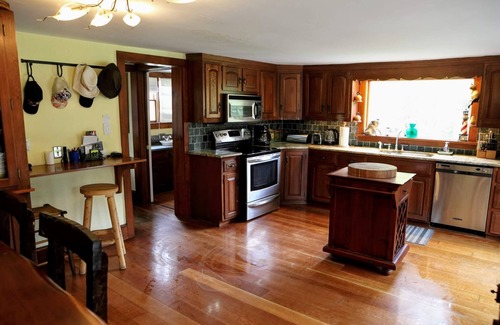 Stroudsburg Cottage | Country cottage and barn, 49 acres, stunning grounds and views