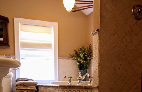 Stroudsburg Cottage | Country cottage and barn, 49 acres, stunning grounds and views