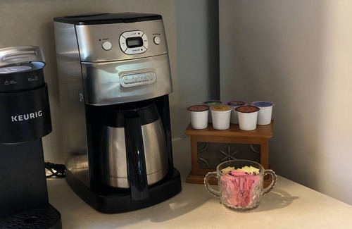 Davis Lake - Eastfield Cottage | Country Cottage Nestled Away in the City