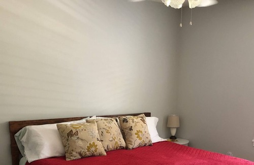 Davis Lake - Eastfield Cottage | Country Cottage Nestled Away in the City