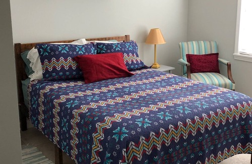 Davis Lake - Eastfield Cottage | Country Cottage Nestled Away in the City