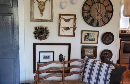 Mountainhome Cottage | Country cottage on historic property with lake, walking trails close to town.