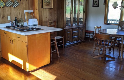 North Vandergrift-Pleasant View House | Country Cottage