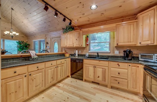 Copperhill Cabin | Country Dreams | Near Ocoee River | Hot Tub | Fire Pit