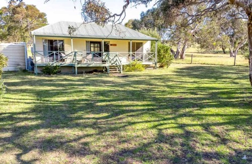 Middleton House | Country Escape Cottages | Lavender & Grevillea