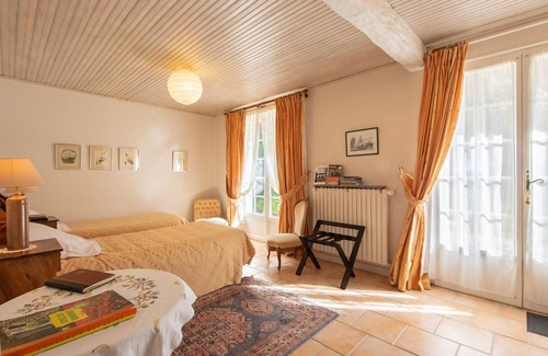 Saint-Benoit-sur-Loire Bed & Breakfast | Country house with garden, spacious rooms