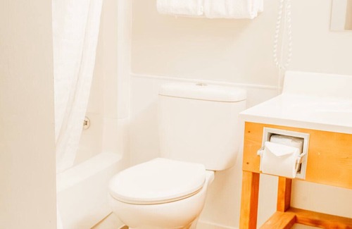 Benton Hotel | Country Garden & Suites