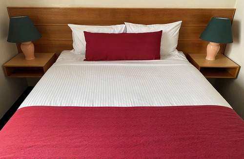 Coonabarabran Hotel | Country Gardens Motel
