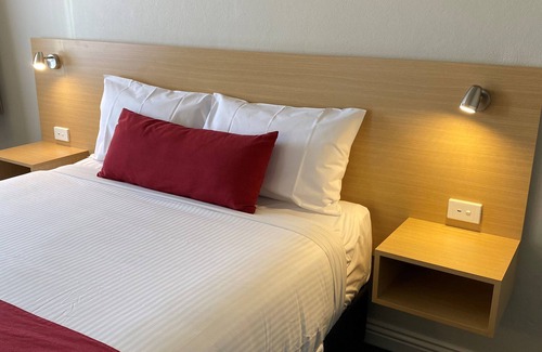 Coonabarabran Hotel | Country Gardens Motel
