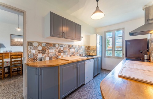 Saint-Martin-de-Crau House | Country House 'Le Chambonnet' with Private Garden and Wi-Fi