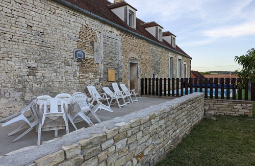 Bragelogne-Beauvoir House | Country house with swimming pool