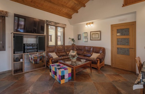 Castrojeriz House | Country House 'Casa Rural El Rincon Del Chef' with Private Garden, Wi-Fi and Air Conditioning
