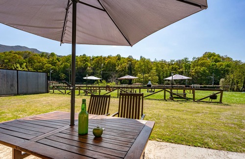 Soto de las Duenas House | Country House 'El Cuélebre' with Mountain View, Wi-Fi and Air Conditioning