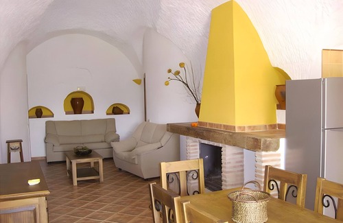 Fonelas House | Country House 'El Olivo' with Shared Pool, Wi-Fi and Air Conditioning