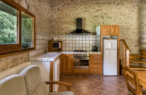 Merlant Cottage | Country House 'El Paller I De Can Soler' with Shared Pool, Shared Garden and Wi-Fi
