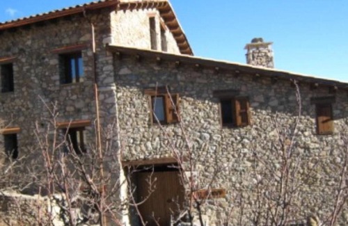 Aranser House | Country House 'El Paller O La Casa De Ca L’Escolà' with Mountain View, Shared Terrace and Wi-Fi