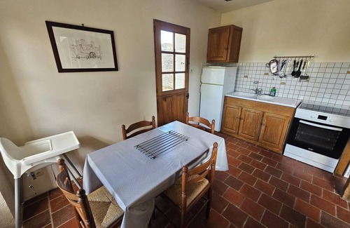 Parcay-sur-Vienne Cottage | Country house with private garden and fireplace, pets allowed