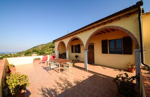 Colle D'orano House | Country house Gabbiola/180 ° sea view/sunset/apartment 70 sqm