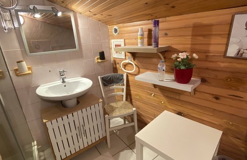 Bourdeilles House | Country house in a small hamlet surrounded by nature