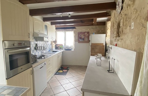 Bourdeilles House | Country house in a small hamlet surrounded by nature