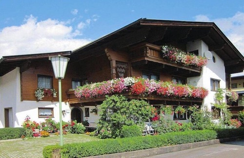 Fuegen Apartment | Country House in Zillertal near Spieljochbahn